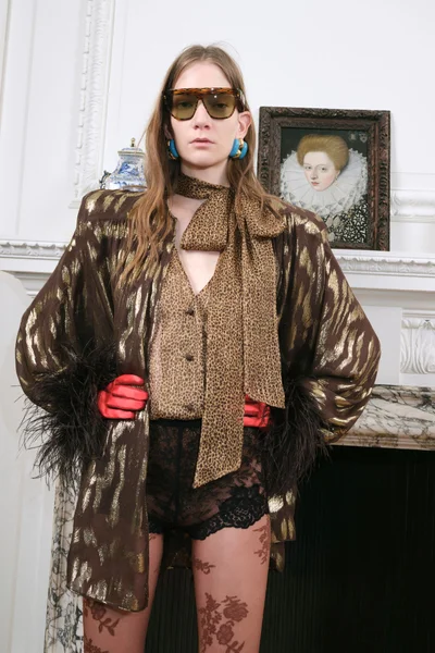 Look 3